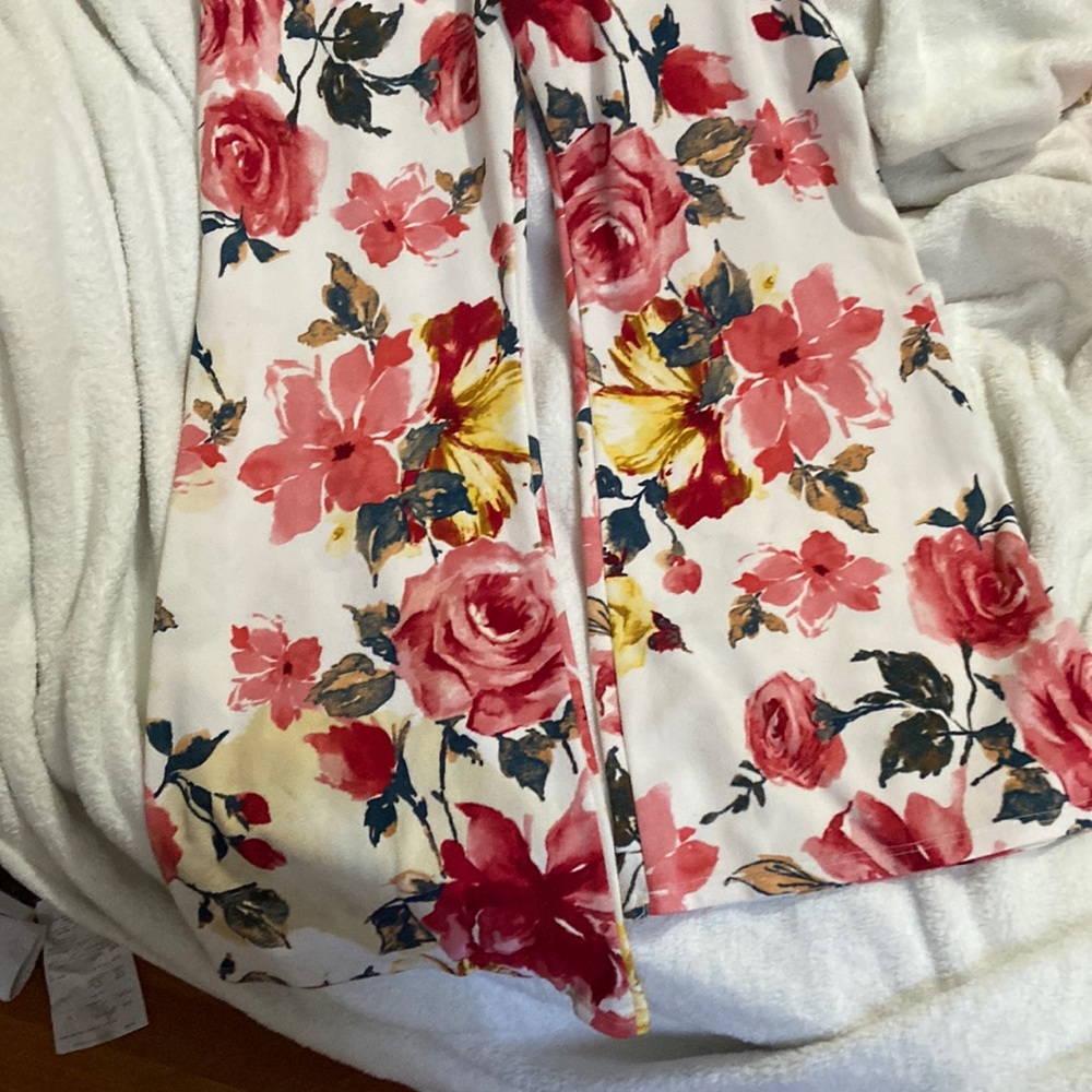 Cute pants. Size L. Bottom kinda bell out. Made by Vamp